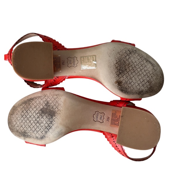 Tory Burch Marguerite Perforated Chunk Heel Sandal Size 7M Orange Floral - Picture 9 of 9